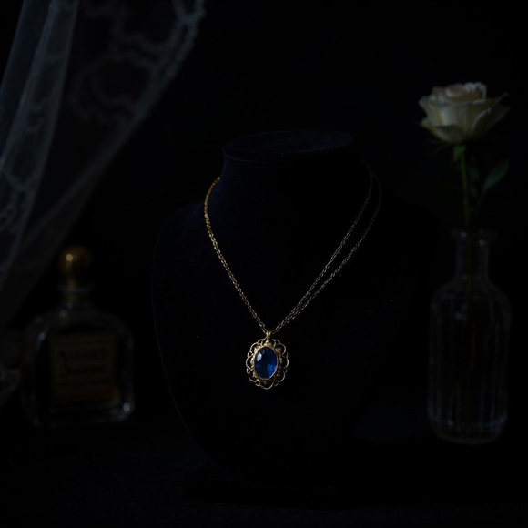 Large oval faux lapis pendant gold tone plus matching necklace - Picture 3 of 7